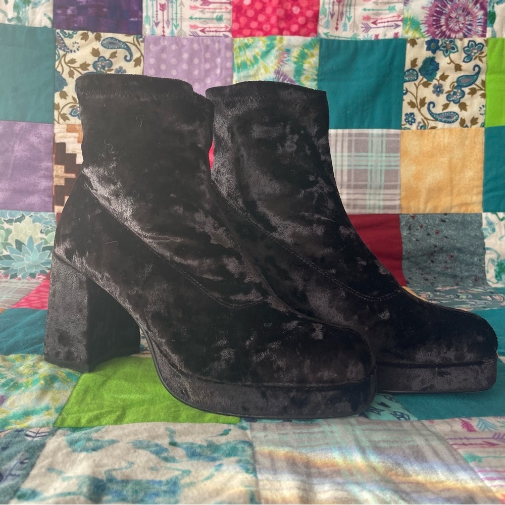 90s Vintage High Lights Black Velvet Ankle Boots Size 9